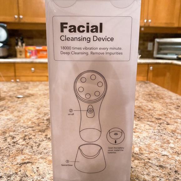 *New*Deep Clean Ultrasonic Facial Cleansing Device - Picture 3 of 3